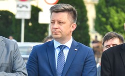 Dworczyk jechał autem służbowym na tzw. "bombach". Buda: Musimy z tego wstrzemięźliwie korzystać