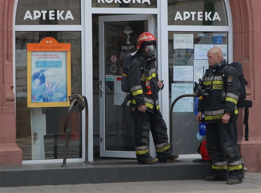 Butelkę ze żrącym kwasem rozbiła się w jednej z poznańskich aptek. Przez żrącą substancję aż sześć osób wylądowało w szpitalu