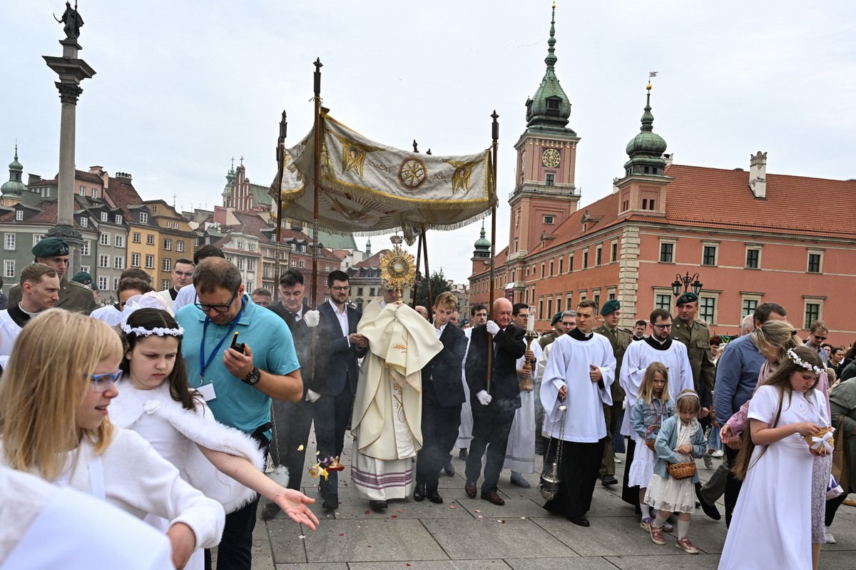 W całym kraju trwają uroczystości święta Bożego Ciała - jednego z najważniejszych świąt w Kościele katolickim