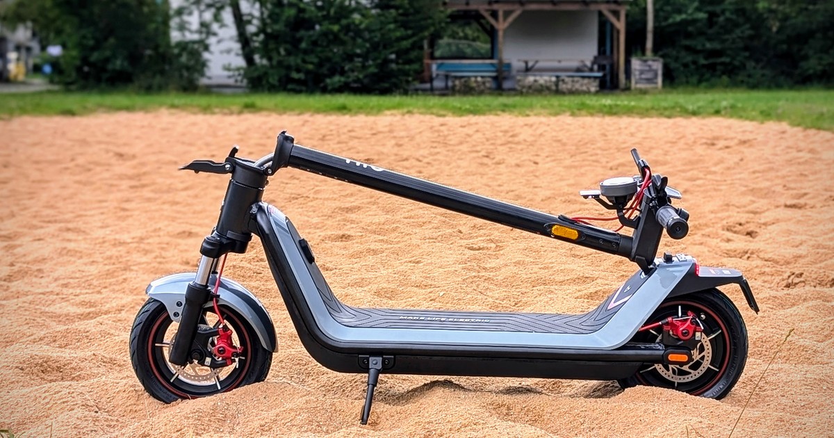 Niu KQi 300x testte: Büyük batarya ve güçlü motora sahip sağlam e-scooter