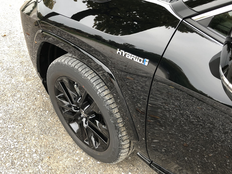 Toyota RAV4 2.5 Hybrid AWD Black Edition by JBL