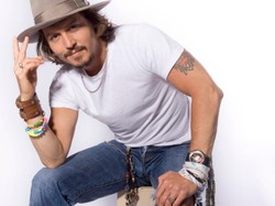 Johnny Depp tropi wampira i walczy o niepodległość