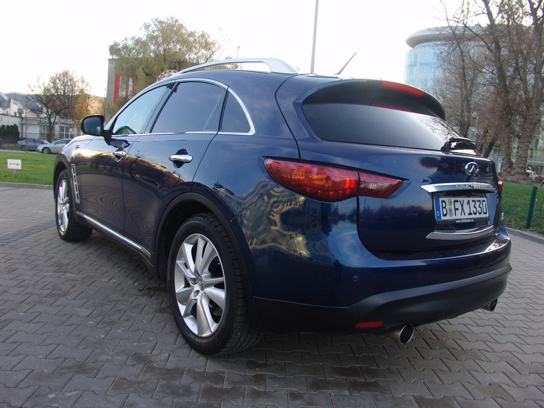 Infiniti FX50 i Infiniti FX30d – japoński gigant w dwóch odsłonach