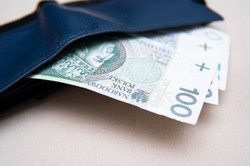 Nowe progi dochodowe w zasiłku stałym i zasiłku okresowym. Ile wynosi zasiłek stały i zasiłek okresowy w 2025 roku? Kiedy są wypłacane?