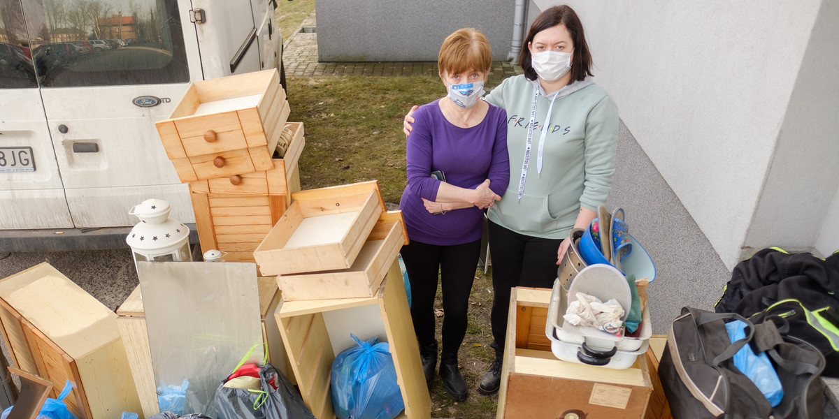 Barbara i Agnieszka Smok z Sosnowca straciły cały dobytek w pożarze mieszkania. To co zostało, nadaje się na śmietnik 