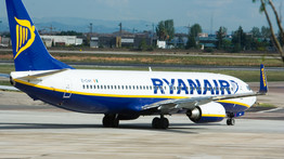 Itt a válaszlépés a repülőjegyadóra: bezárja 8 budapesti útvonalát a Ryanair