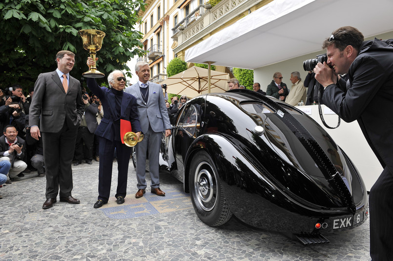 Concorso d’Eleganza Villa d’Este to konkurs organizowany od 1929 r. Na tegorocznej imprezie pojawiło się 50 zabytkowych samochodów i 35 motocykli. Nie zabrakło również aut prototypowych… Wśród aut z dawnych lat z największym uznaniem spotkało się Bugatti 57SC Atlantic z 1938 r., którego właścicielem jest projektant mody Ralph Lauren. Oprócz wyróżnienia "Concorso d'Eleganza Best of Show" przyznanego przez międzynarodowe jury oraz równie cennej nagrody publiczności, Bugatti zdobyło także Złoty Puchar "Coppa d'Oro" przyznany w wyniku głosowania zgromadzonej publiczności oraz laury o nazwie "Trofeo BMW Group" i "Trofeo BMW Group Italia"...