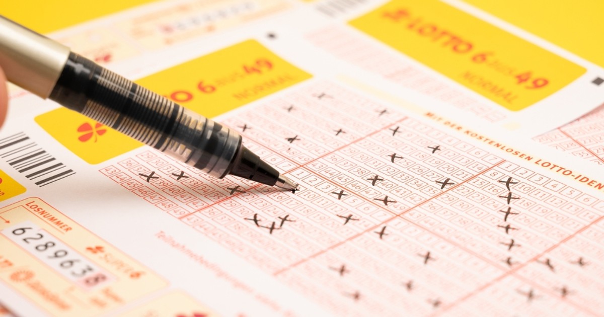 Góra pieniędzy czeka na zwycięzcę loterii. Nikt się nie zgłasza