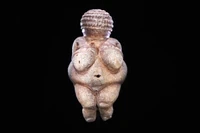 A jeśli Bóg był kobietą? "Wydawanie dzieci na świat to źródło władzy"