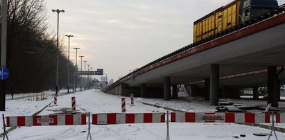 Łódź. Zamknęli drogę i poszli