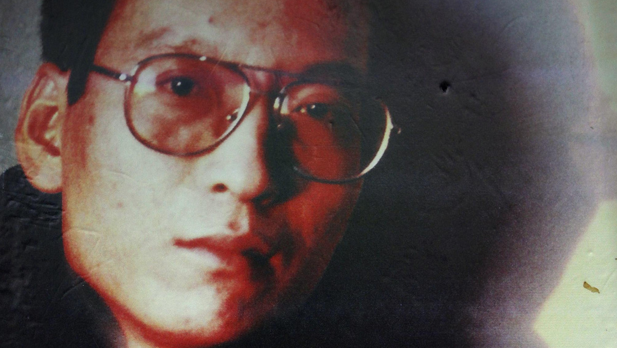 Laureatem tegorocznej Pokojowej Nagrody Nobla został Liu Xiaobo, jeden z chińskich dysydentów, który odbywa właśnie karę więzienia za wielokrotne wzywanie Chin do poszanowania praw człowieka. - To zwykły kryminalista - oświadczyły władze Chin, określając przyznanie mu nagrody mianem "bluźnierstwa".