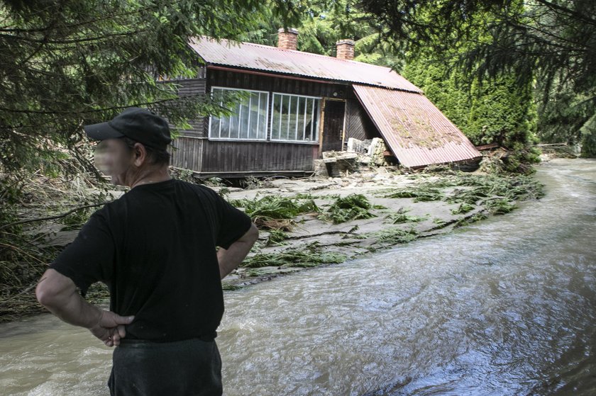 Powódź na Podkarpaciu. Podtopienia domów, zerwany most i zalane drogi