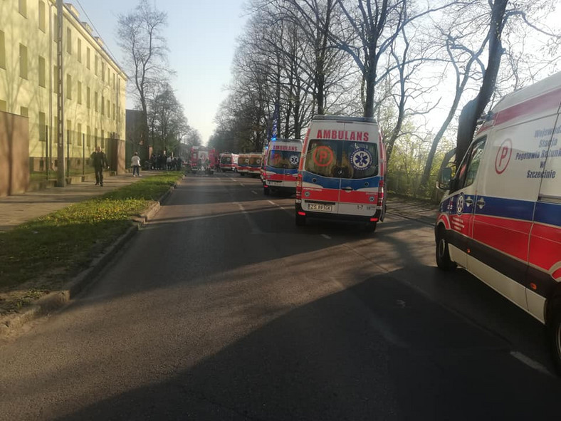 Czołowe zderzenie autobusu i osobówki w Szczecinie