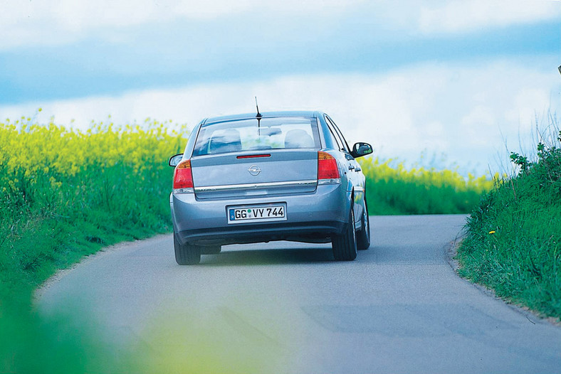 Liczmy nie tylko paliwo: Ford Mondeo II kontra Mazda 6, Opel Vectra C, Toyota Avensis II