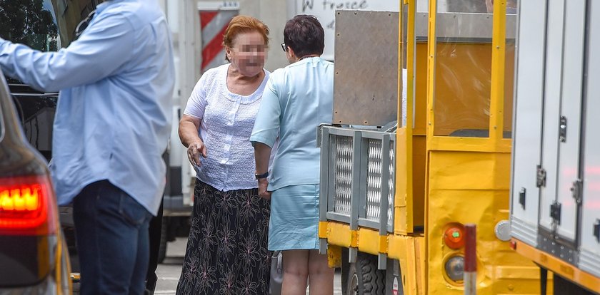 Szydło wiozła mamę rządową limuzyną na badania. Pokrętne tłumaczenie