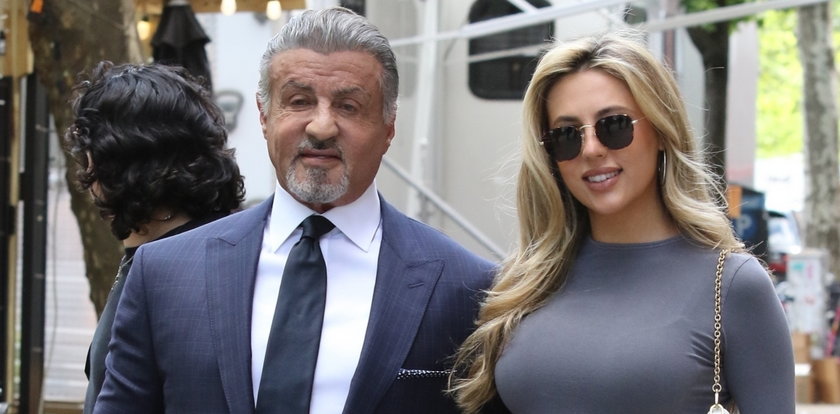 Sylvester Stallone z młodą pięknością u boku. Musi być z niej dumny!