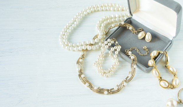 Ilustracija minđuša, bižuterije, nakita