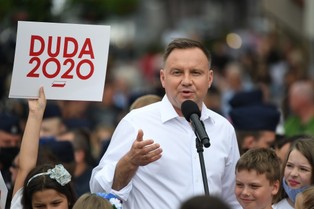 Bosak: PiS i KO są bezideowe w kwestiach gospodarczych. Kandydat zachowuje bezstronność