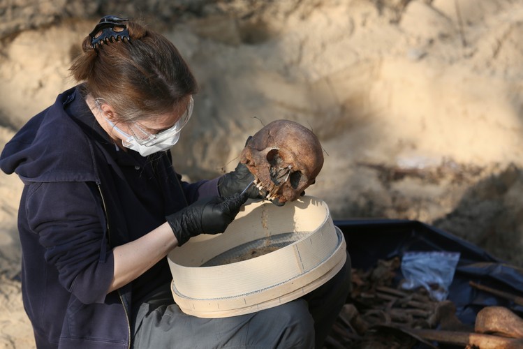 CMENTARZ NA WARSZAWSKIM BRÓDNIE. TUTAJ KOMUNIŚCI W TAJEMNICY ZAKOPYWALI SWE OFIARY