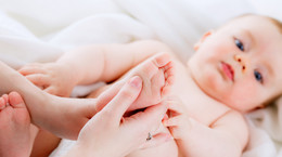 Guzek na główce niemowlęcia - czy powinien być powodem do niepokoju?
