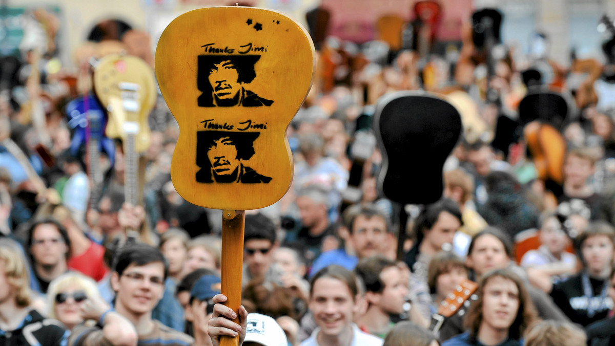 Kolejną próbę pobicia Gitarowego Rekordu Guinnessa podejmą gitarzyści z całego kraju i zagranicy w maju na wrocławskim Rynku. Organizatorzy już rozpoczęli przygotowania do imprezy, która w ubiegłym roku zgromadziła ponad 4,5 tys. gitarzystów.