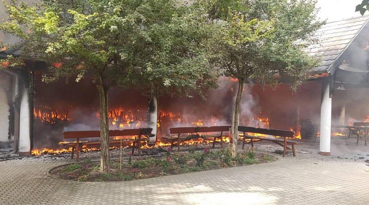 Az éttermi szárny teljesen kiégett /Fotó:Lajosmizsei Tűzoltók  Facebook