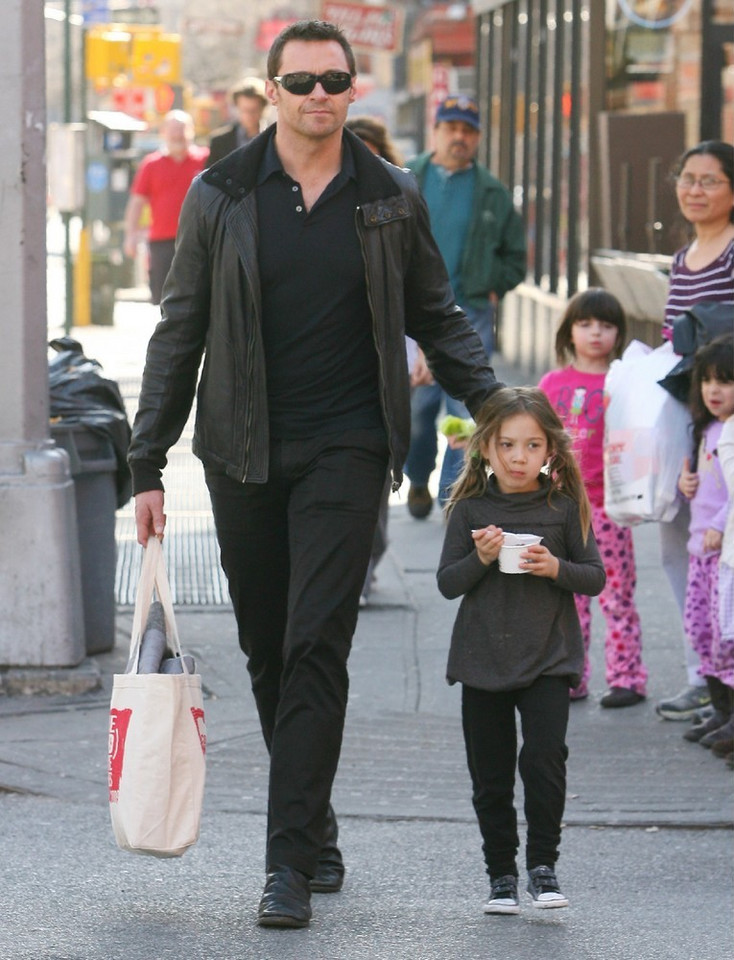 Hugh Jackman z córką Avą Eliot na spacerze w Nowym Jorku