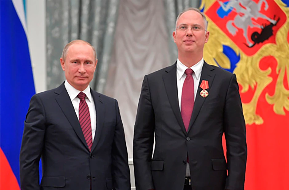 Vladimir Putin i Kiril Dmitrijev nakon oslobađanja američkog profesora Marka Fogela u Moskvi 1. januara 2015.