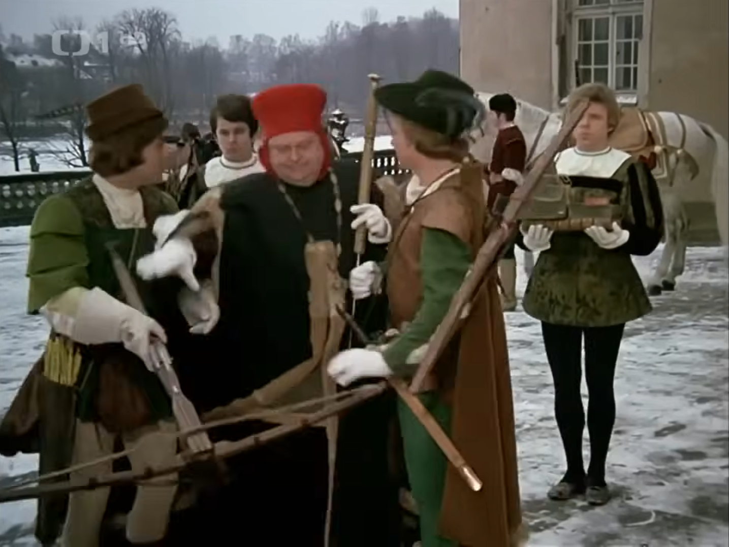Vo filme Tri oriešky pre Popolušku si zahral Jan Libíček preceptora.