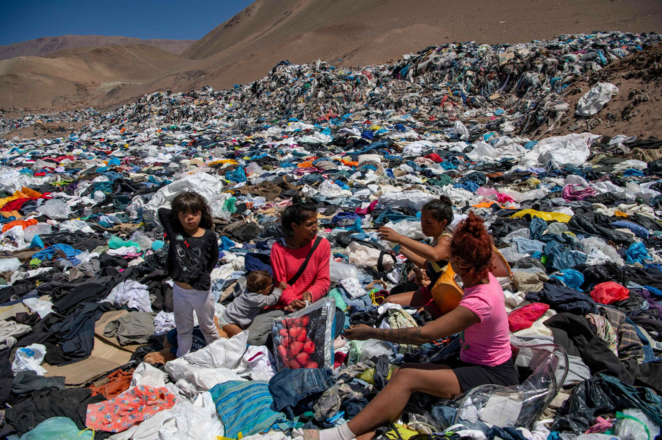 Składowisko ubrań na pustyni Atakama w Chile