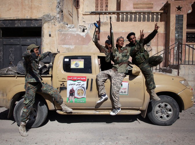 Powstańcy libijscy na ulicach Syrty