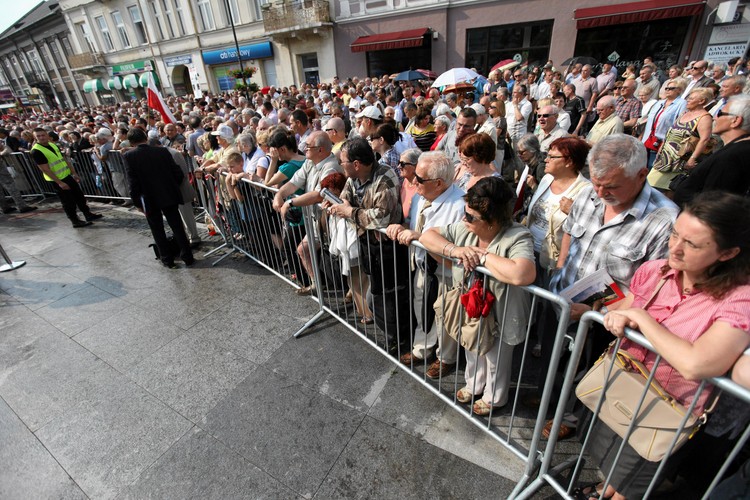 Uroczystość odsłonięcia pomnika Lecha i Marii Kaczyńskich.