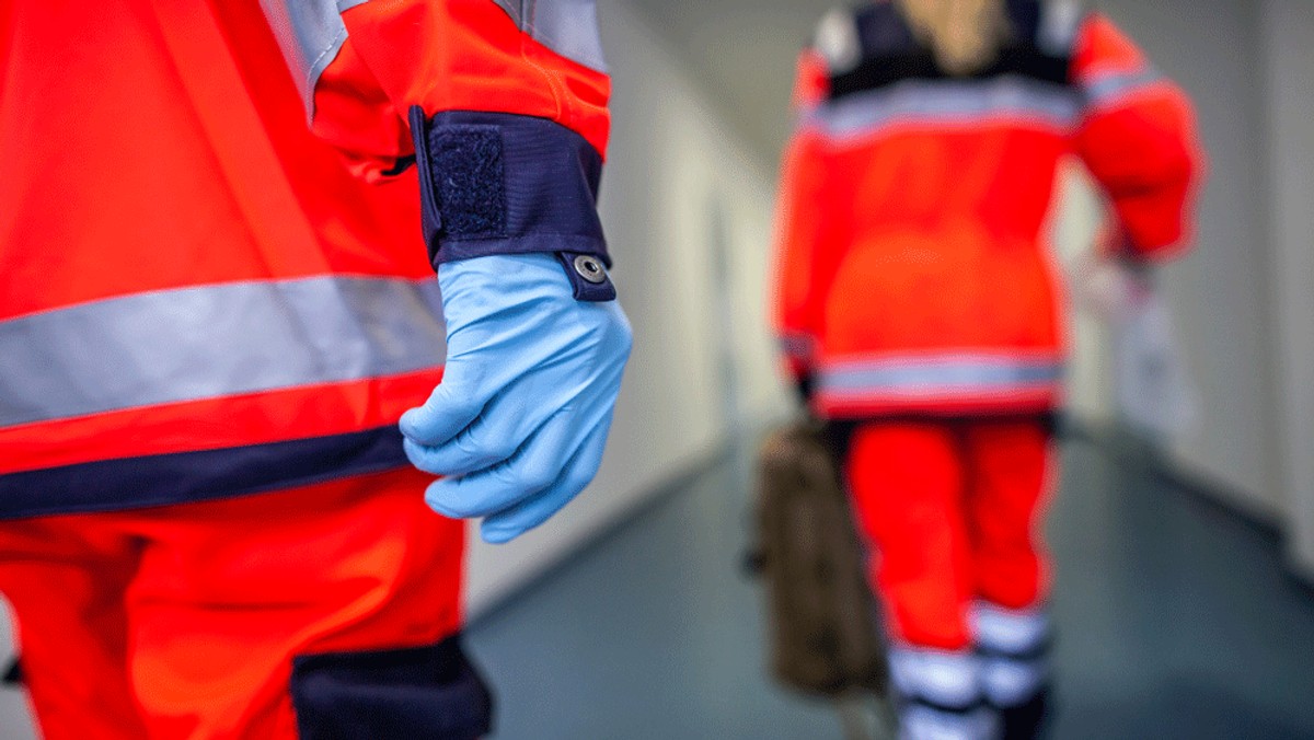 Napadł na ratowników i zdemolował ambulans. Usłyszał wyrok