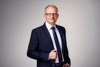 Klasa średnia ofiarą podatków w Polsce. „Najbiedniejszym państwo pomaga, najbogatsi mają możliwości optymalizacji, zostają ci pośrodku” [WYWIAD]