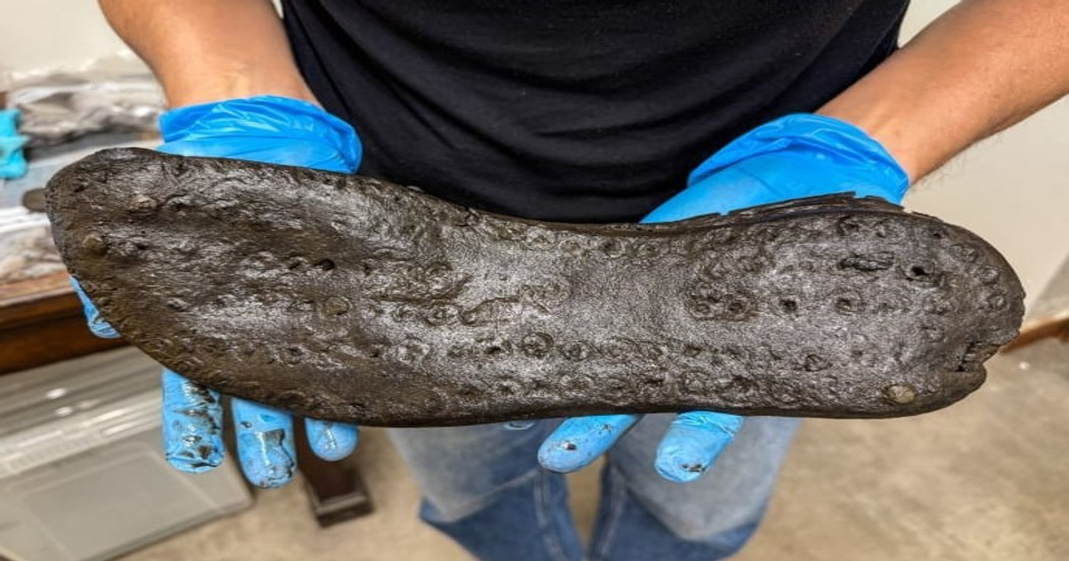 Hallan zapatos romanos gigantes de talla 49 en Inglaterra
