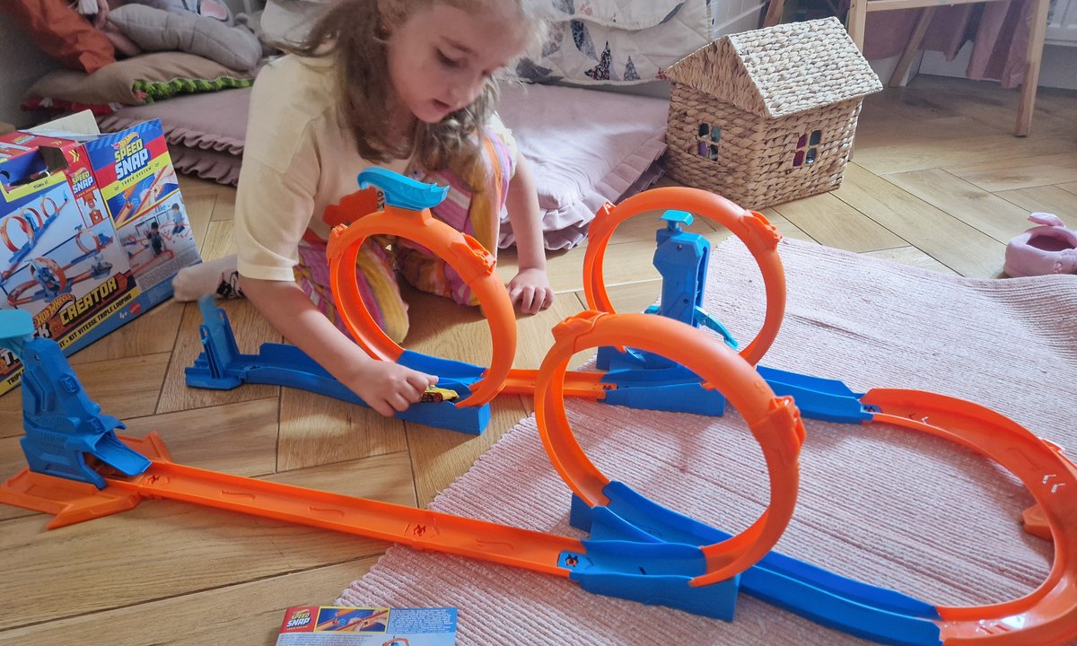 Hot Wheels Track Creator Tor Trzy Pętle: recenzja z testów z 6-latką. Godziny kreatywnej zabawy