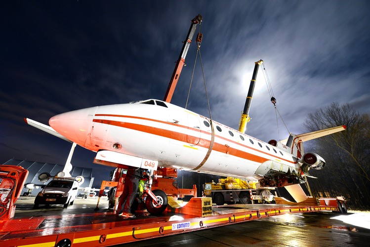 IVECO Stralis i samolot Jak-40