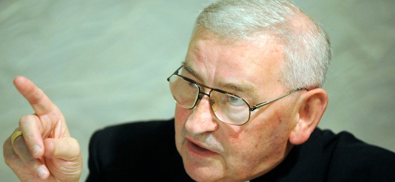 Pieronek o episkopacie: Większość zadymiona PiS