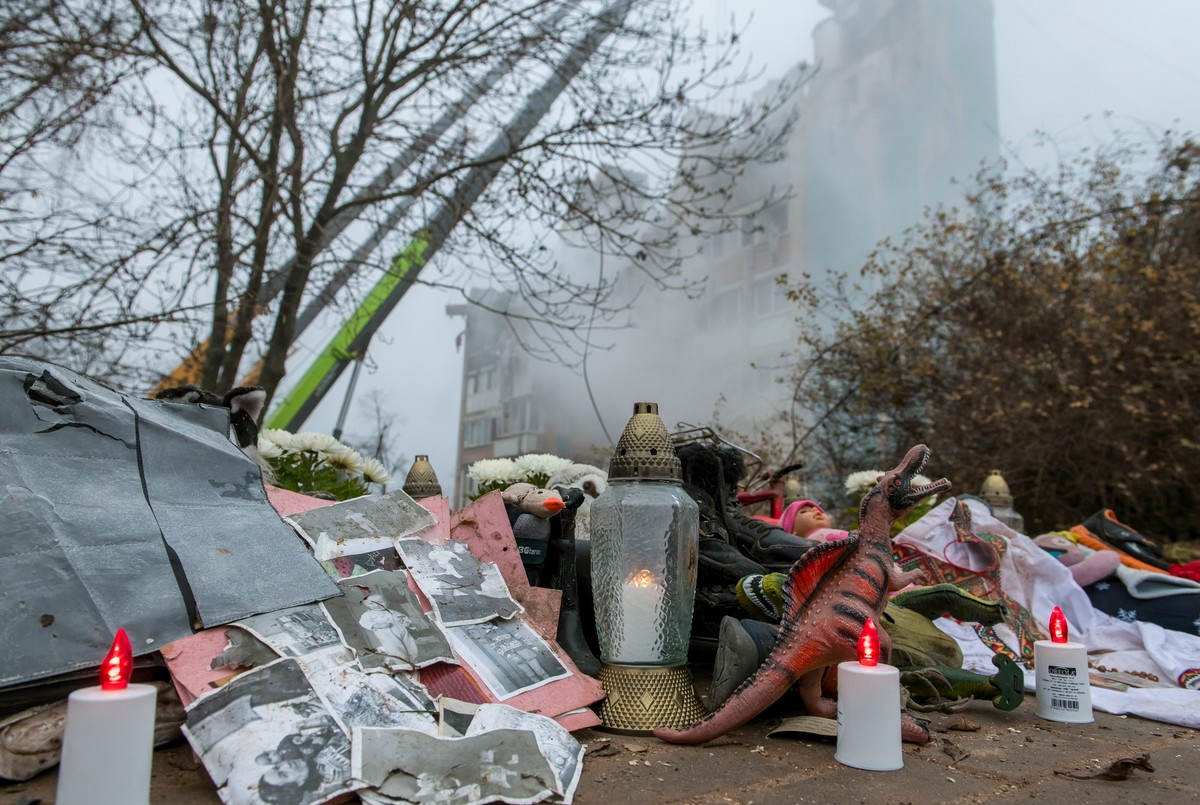 Rescue efforts continue at Ternopil residential building after Russia strikes