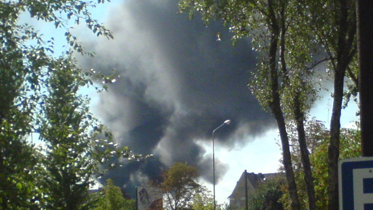 Pożar w poznańskiej dzielnicy Grunwald widać z całego miasta - informują internauci za pośrednictwem serwisu CYNK.