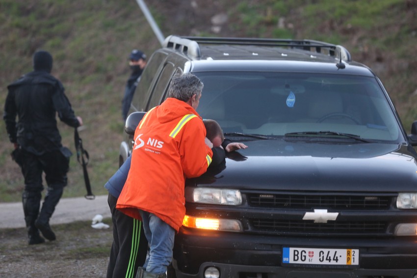 Ujak preminulog dečaka jeca na kolima