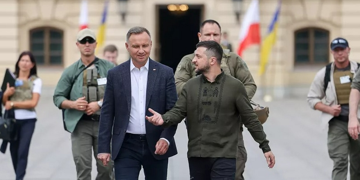 Andrzej Duda powitany w Kijowie przez Wołodymyra Zełenskiego. 