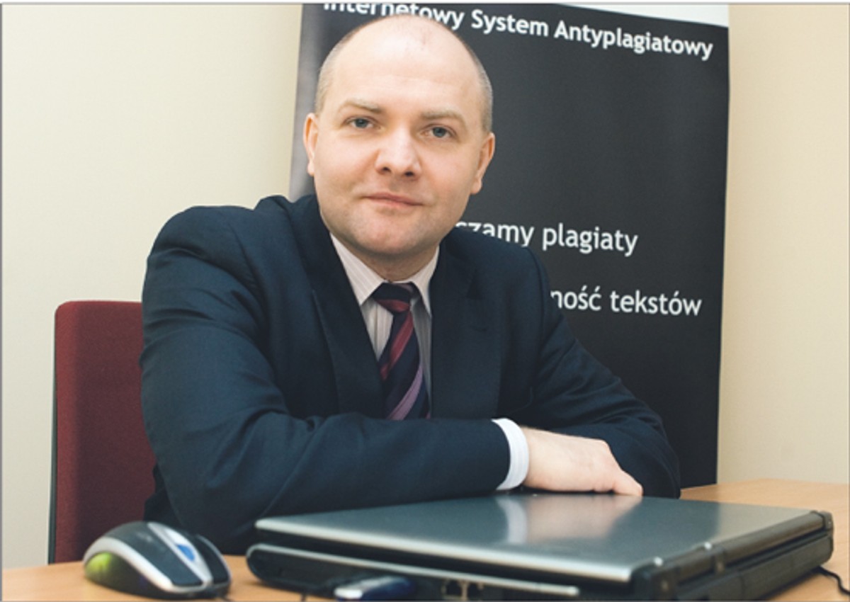 Sebastian Kawczyński, prezes spółki Plagiat.pl, twierdzi, że zaostrzenie kar za korzystanie z cudzych treści i publikowanie ich pod swoim nazwiskiem będzie czynnikiem zmieniającym świadomość społeczną w tym zakresie. Fot. Wojciech Górski
