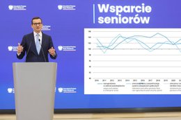 Premier mówił o "nędznych waloryzacjach" poprzedników. A to za jego rządów emerytury realnie spadły