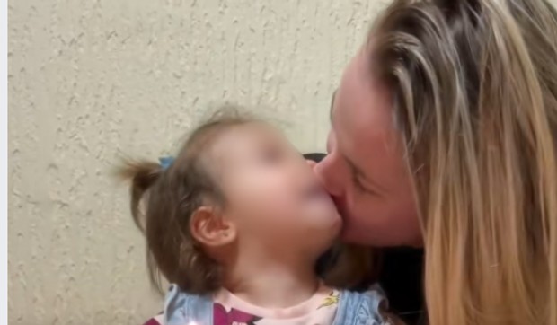 Milica Veličković sa ćerkicom