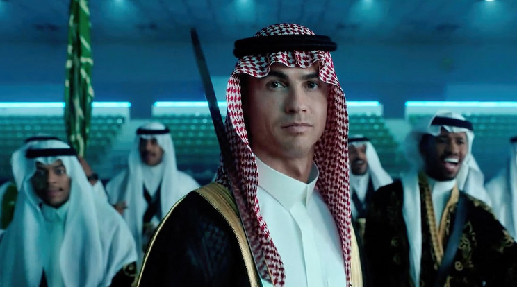 Cristiano Ronaldo népviseletben szaúdi  nemzeti ünnepen / Fotó: Profimedia