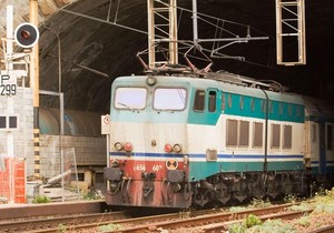 Voz u tunelu - ilustracija