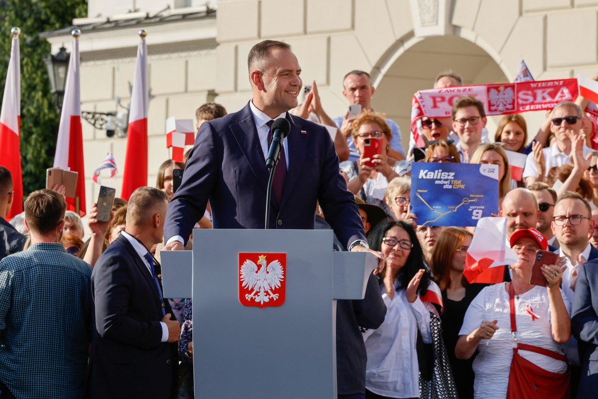 Prezydent RP Karol Nawrocki przemawia podczas wizyty w Kaliszu. Prezydent złożył w czwartek projekt ustawy w sprawie budowy CPK