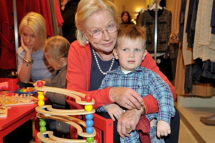 Bożena Dykiel i wnuczek Maks