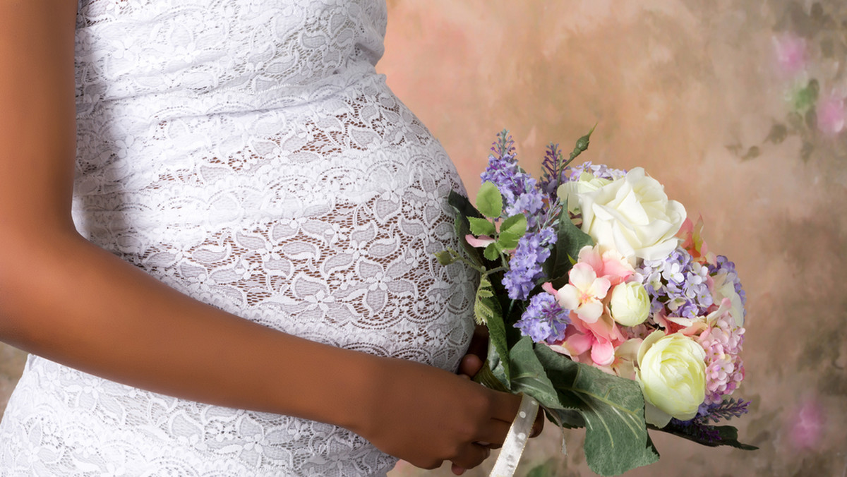 Panna młoda w ciąży - kiedyś szok, dziś norma? Jak zorganizować ślub?